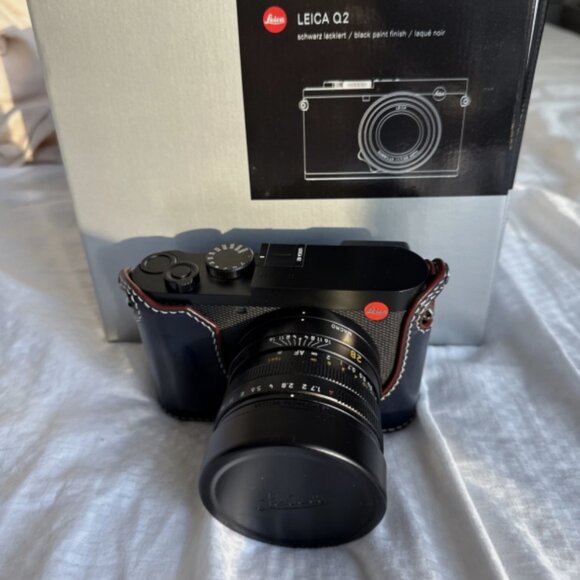 Other - Leica Q2 47.3 MP Digital Camera - Near Mint, Arte di Mano Case, Extra Battery